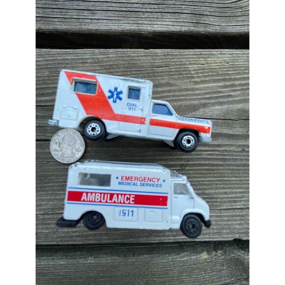 2 vintage toy ambulance Maisoto and Matchbox - Picture 7 of 11